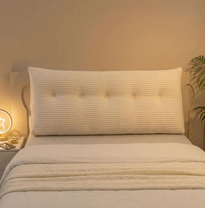 coussin-tete-de-lit-cale-contre-mur - Espace Enfant